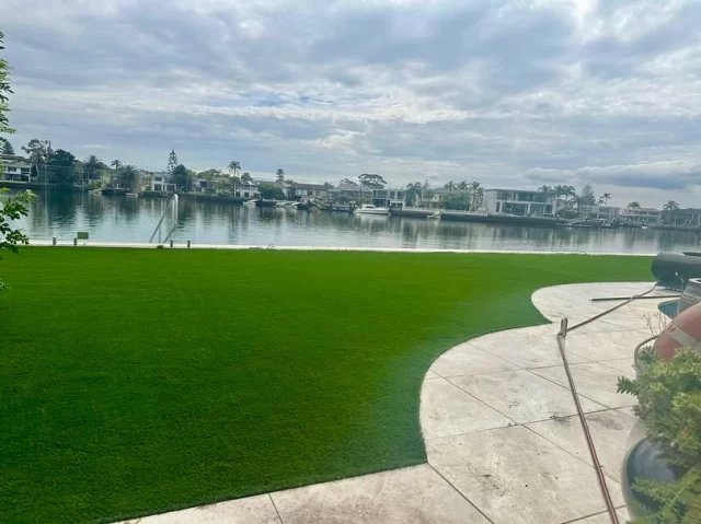 Swipe to see the transformation! 🌿✨ Our English Meadow turf installed by the talented team at @gunners_landscapes has completely revamped this outdoor space. From dull to dazzling, this lush, natural-looking turf brings beauty and low-maintenance luxury to your landscape.
 
#EnglishMeadow #FieldTurfAustralia #Backyard #Renovation #Waterfronthomes #TurfTransformation #LushLawns #DreamYard